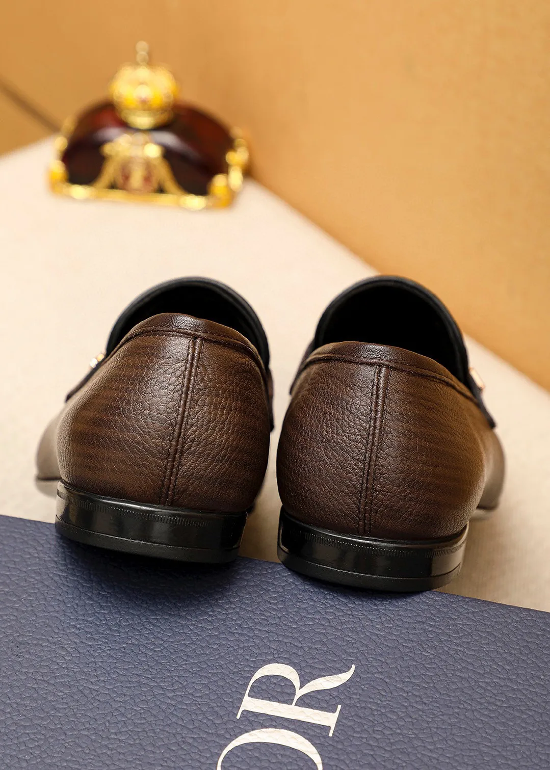 Men's shoes 💰442 💐 Product trademark: Dior "Dior" casual leather shoes Regular size: 38-44 (45🉑️customized) Product materials: Selected first-layer pebbled cowhide leather upper imported from Italy, imported water-dyed 🐂 cowhide lining. Strong three-dimensional visual effect, rubber outsole Color: 1⃣️color optional